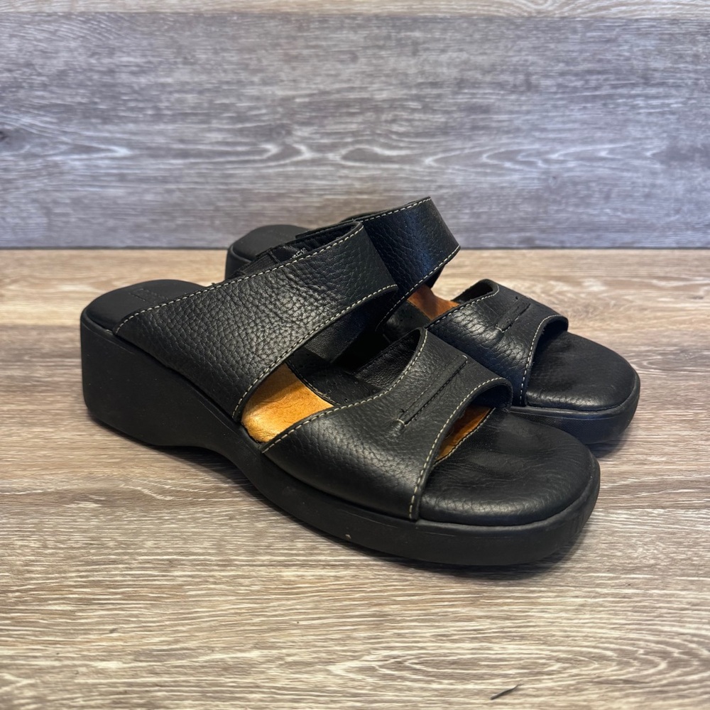Minnetonka Black Leather Chunky Wedge Heel Open‎ Toe Sandal  Size 8 Slip On Y2K